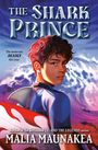 "The Shark Prince", "The waves are DEADLY this year", "MALIA MAUNAKEA". Junge mit lockigem Haar, Wellen, Haifischflosse.