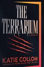 "The Terrarium: A Thriller" von Katie Collom. Drei rote Kratzspuren neben dem Titel, orange Rahmenkante links.