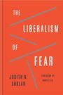"The Liberalism of Fear" von Judith N. Shklar, Vorwort von Mark Lilla. Orangefarbener Hintergrund mit diagonalen Linien.