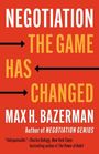 "NEGOTIATION THE GAME HAS CHANGED" steht in großen Buchstaben auf rotem Hintergrund. Unten: "MAX H. BAZERMAN."