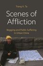 "Scenes of Affliction: Begging and Public Suffering in Urban China" von Trang X. Ta. Eine Person sitzt mit Schildern.