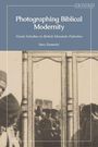 "Photographing Biblical Modernity: Frank Scholten in British Mandate Palestine" von Sary Zananiri. Historische Szene mit Personen.
