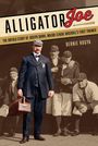 „ALLIGATOR JOE“ oben steht in Großbuchstaben, darunter „THE UNTOLD STORY OF JOSEPH QUIRK, MAJOR LEAGUE BASEBALL'S FIRST TRAINER“. Im Hintergrund sind Baseballspieler zu sehen; im Vordergrund ein Mann in Anzug und mit Tasche.