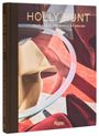 Cover eines Buches: "HOLLY HUNT", "FEARLESS IN THE WORLD OF DESIGN". Abgebildet sind Möbel in warmen Farbtönen.