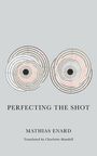 "PERFECTING THE SHOT" von Mathias Enard, übersetzt von Charlotte Mandell. Zwei Zielscheiben mit konzentrischen Kreisen.