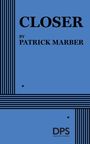 Text: CLOSER BY PATRICK MARBER; unten rechts: DPS Dramatists Play Service. Blaues Cover mit Linienmuster.