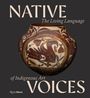 „NATIVE VOICES: The Living Language of Indigenous Art“, dekorative Keramikvase mit Vogelmotiv.