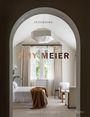 "Interiors", "Amy Meier", "Foreword by Gil Schafer". Helles Schlafzimmer mit großem Fenster, Bett, Decke und Sitzbereich.
