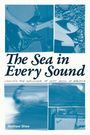 "The Sea in Every Sound" von Matthew Shaw. Surfmusik in Amerika. Gitarrist. Wellen und Verstärker-Bilder in Blautönen.