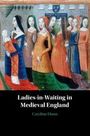 "Eine Gruppe mittelalterlich gekleideter Frauen, bunte Roben. Text: 'Ladies-in-Waiting in Medieval England' von Caroline Dunn."