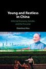 Text: "Young and Restless in China: Informal Economy, Gender, and the Precariat," von Xiaoshuo Hou. Ein Mann vor Stadtpanorama.