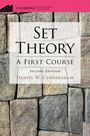 „SET THEORY A FIRST COURSE Second Edition DANIEL W. CUNNINGHAM“. Mauerwerk im Hintergrund, Cambridge-Logo oben.