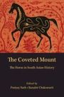 „The Coveted Mount: The Horse in South Asian History“, bearbeitet von Pratyay Nath und Ranabir Chakravarti. Silhouette eines Pferdes auf einem gemusterten roten Hintergrund.