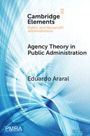 "Cambridge Elements: Agency Theory in Public Administration, Eduardo Araral." Ein dynamisches blaues und weißes Design.