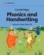 Text: "Cambridge Phonics and Handwriting Learner's Book Step 2B". Illustration: Tiere spielen mit Buchstaben.