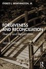 "Forgiveness and Reconciliation: Theory and Application, Second Edition" von Everett L. Worthington, Jr. Holzbrücke im Wald.