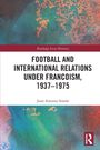 Text: "Football and International Relations under Francoism, 1937-1975" von Juan Antonio Simón. Bunte abstrakte Kunst.