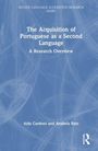 Ein blaues Buchcover mit dem Titel: "The Acquisition of Portuguese as a Second Language: A Research Overview". Darunter Autoren: Aida Cardoso, Anabela Rato. Oben steht "Second Language Acquisition Research Series". Rechts unten ist ein Verlagssymbol.