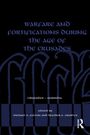 "Warfare and Fortifications During the Age of the Crusades" in blauer Schrift auf schwarzem Hintergrund.