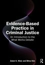 "Evidence-Based Practice in Criminal Justice: An Introduction to the What Works Debate" von Adam K. Matz und Bitna Kim. Farbverlauf.