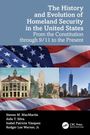 "The History and Evolution of Homeland Security in the United States" steht oben. Darunter Bilder der US-Flagge und Gebäude.