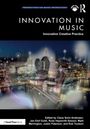 „Innovation in Music: Innovative Creative Practice.“ Stadtansicht mit Mikrofon, modern und technisch gestaltet.