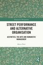 Text: "Street Performance and Alternative Organisation: Aesthetics, The Arts and Humanistic Management" von Marta Połeć. Hintergrund: grünes Muster mit geschwungenen Linien und Blättern. Links unten ein Logo.