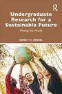 Text: "Undergraduate Research for a Sustainable Future: Moving the World. Nancy H. Hensel." Menschen heben zusammen einen Globus.