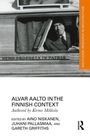 "ALVAR AALTO IN THE FINNISH CONTEXT" von Kirmo Mikkola. Schwarz-Weiß-Foto eines Mannes im Fenster eines Fahrzeugs.