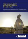 "The Movement Resonated Deep in My Soul", Herausgeber Martin L. Boston und Tiffany Willoughby-Herard. Person in traditioneller Kleidung im Sonnenuntergang.