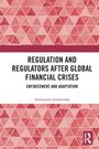 Text: "Regulation and Regulators After Global Financial Crises: Enforcement and Adaptation," Autor: Aleksandra Jordanoska. 
Ein geometrisches Muster aus rosa und roten Dreiecken.
