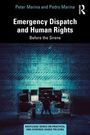 "Emergency Dispatch and Human Rights: Before the Sirens" von Peter und Pedro Marina. Person vor Bildschirmen in dunklem Raum.