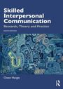 "Skilled Interpersonal Communication: Research, Theory and Practice, Eighth Edition, Owen Hargie." Illustration aus abstrakten Formen und Gesichtern.