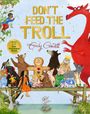 "Don't Feed the Troll." Ein Drache und viele Tiere stehen auf einem Steg über Wasser mit Pflanzen am Rand.