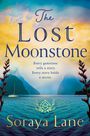 „The Lost Moonstone. Every gemstone tells a story. Every story holds a secret.“ Landschaft mit Segelboot.