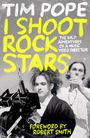 Text: "Tim Pope: I Shoot Rock Stars. The Wild Adventures of a Music Video Director. Foreword by Robert Smith."  
Schwarz-weißes Foto von zwei Personen, eine Person mit Kamera.