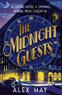 „A GRAND HOTEL IS OPENING. BEWARE WHO CHECKS IN...“, „THE MIDNIGHT GUESTS“, „ALEX HAY“. Ein nächtliches Hotel mit Auto.