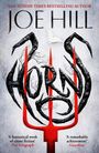 „HORNS” im oberen Bereich, darunter „Joe Hill”. Unten „COVER TO BE REVEALED”. Blau mit einem weißen H-Logo.