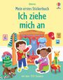 „Mein erstes Stickerbuch: Ich ziehe mich an“ steht über einem Schrank mit Kleidung. Kinder und ein Hund sind spielerisch dargestellt.