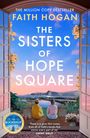 "The Sisters of Hope Square" von Faith Hogan. Zwei Personen sitzen, Rücken zur Tür, blicken auf Felsen und Meer vor rosafarbenem Himmel.