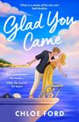 Text: "Glad You Came", "Everyone knows his music... Only she knows his heart", "Chloe Ford". Illustration eines Paares am Meer.