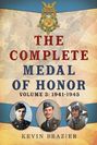 "The Complete Medal of Honor: Volume 3: 1941-1945" von Kevin Brazier. Drei Soldatenfotos unten, Adler und Flaggenmotiv im Hintergrund.