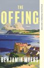 „THE OFFING“, „DYSLEXIA-FRIENDLY EDITION“, „BENJAMIN MYERS“. Illustration: Küste mit Häusern, Meer und Segelbooten.