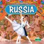 Text: "Life and Traditions in Russia." Ein Tanzpaar in Ballettkostümen, umgeben von Tänzern vor einem floralen Hintergrund.