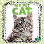 "MY PET CAT" in großen, grünen Buchstaben. Ein Bild einer getigerten Katze mit flauschigem Fell.
