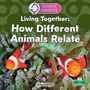 Buchtitel: "Living Together: How Different Animals Relate". Zwei Clownfische schwimmen in Seeanemonen. Oben ist ein Logo.