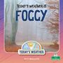 Text: "Today’s Weather is Foggy." Logo mit Wetter-Symbolen. Nebliger Waldweg mit herbstlichen Bäumen.