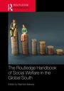 Text: "The Routledge Handbook of Social Welfare in the Global South". Zweifarbige Figuren auf unterschiedlich hohen Münzstapeln.