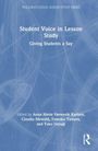 "Student Voice in Lesson Study: Giving Students a Say" steht auf einem blauen Hintergrund mit weißen Linien.