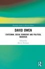 Texte: "DAVID OWEN: STATESMAN, SOCIAL DEMOCRAT AND POLITICAL MAVERICK" und "Edited by Kevin Hickson". Hintergrund abstrakt in Grün- und Gelbtönen.